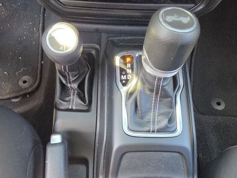 Used 2021 Jeep Wrangler Unlimited Sahara w/ Uconnect 4C Nav & Sound Group AWD/4WD image 19