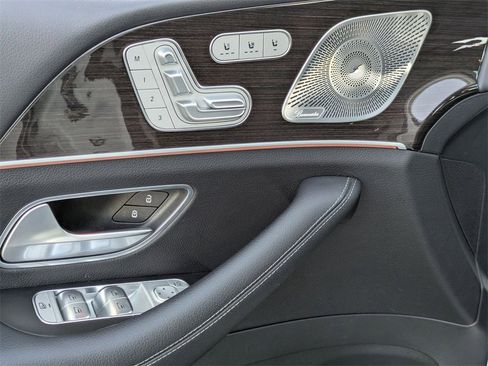 Used 2024 Mercedes-Benz GLS 450 4MATIC image 16