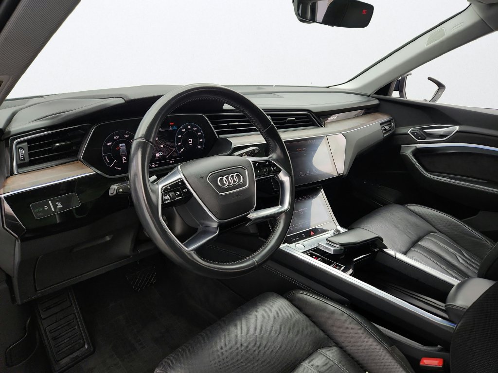 Used 2019 Audi e-tron Prestige w/ Prestige Package AWD/4WD image 9