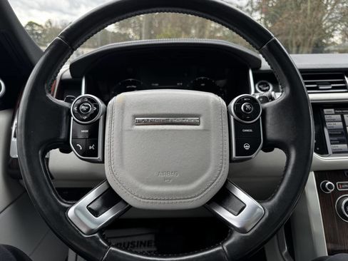 Used 2015 Land Rover Range Rover HSE image 15