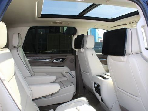 Used 2023 GMC Yukon Denali w/ Denali Reserve Package image 15