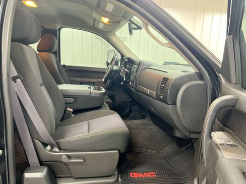 Used 2011 GMC Sierra 2500 SLE w/ SLE Preferred Package image 4