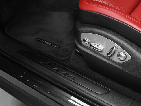 Certified 2023 Porsche Macan AWD/4WD image 25