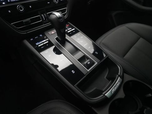 Used 2022 Porsche Macan AWD/4WD image 24