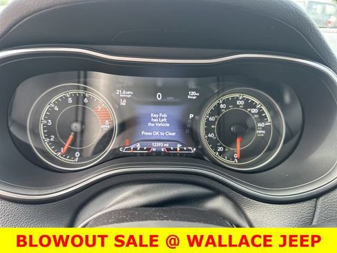 Used 2022 Jeep Cherokee Latitude Lux AWD/4WD image 23