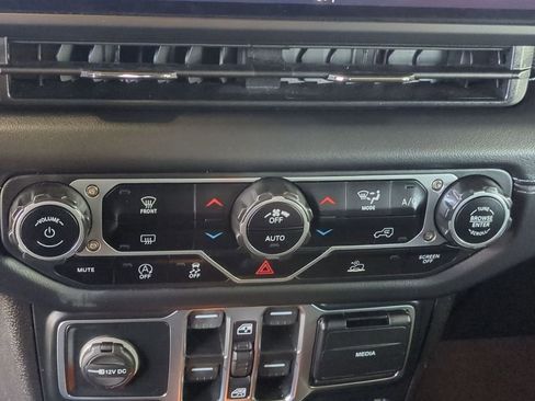 Used 2025 Jeep Wrangler Unlimited Rubicon image 27