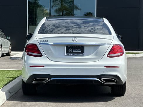 Used 2020 Mercedes-Benz E 350 Sedan image 4