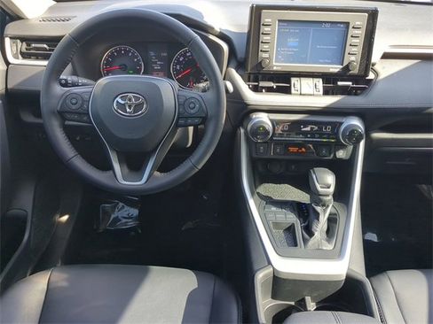Used 2022 Toyota RAV4 XLE Premium image 14