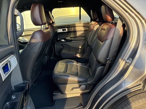 Used 2022 Ford Explorer Platinum w/ Equipment Group 601A image 11