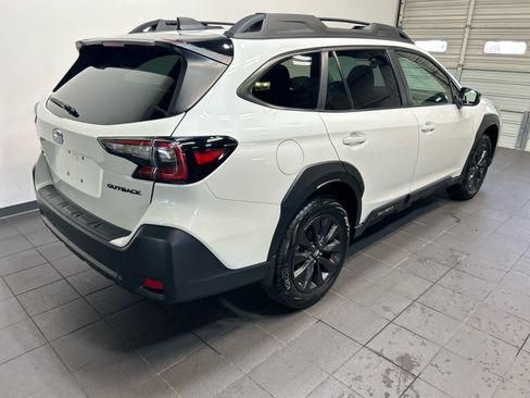 Used 2025 Subaru Outback Onyx Edition AWD/4WD image 3