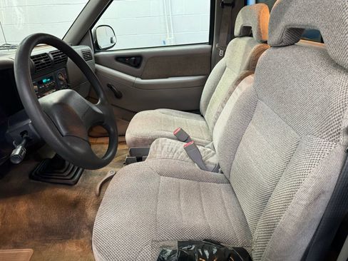 Used 1994 Chevrolet S10 Pickup LS image 11