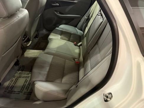 Used 2015 Chevrolet Impala LT w/ Convenience Package FWD image 24