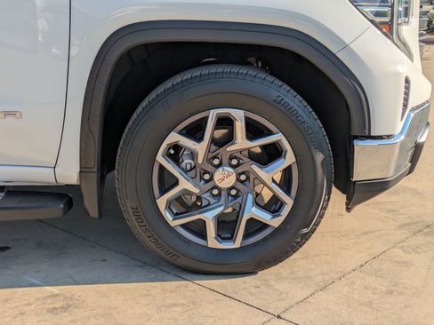 Certified 2023 GMC Sierra 1500 SLT image 32