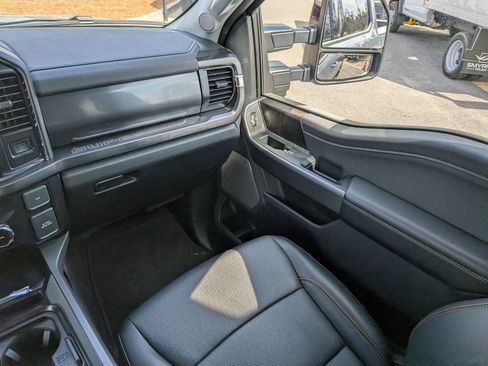 Certified 2026 Ford F250 Lariat w/ Black Appearance Package image 18