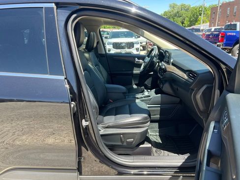 Used 2020 Ford Escape Titanium w/ Titanium Premium Package 2.0 AWD/4WD image 23