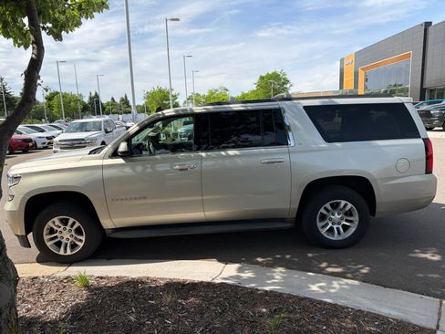 Used 2015 Chevrolet Suburban LT w/ Luxury Package AWD/4WD image 5