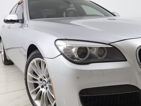 Used 2013 BMW 750i xDrive image 18