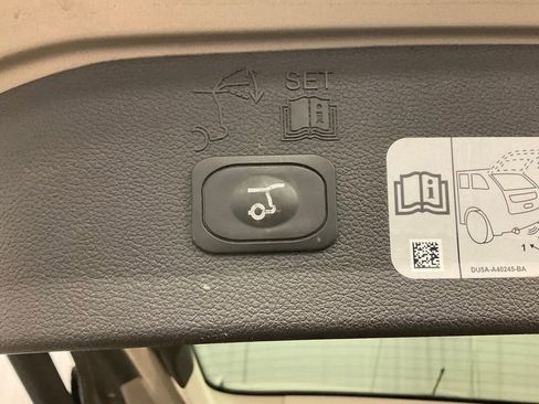 Used 2017 Ford Escape Titanium image 25