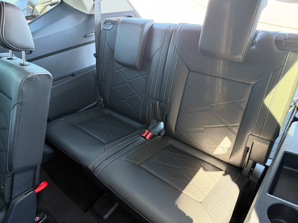 Used 2025 Volkswagen Atlas SE AWD/4WD image 28