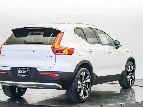 Certified 2023 Volvo XC40 B5 Plus w/ Driver Assist Package AWD/4WD image 5