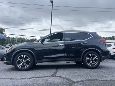 Used 2020 Nissan Rogue SV w/ Premium Package FWD image 2