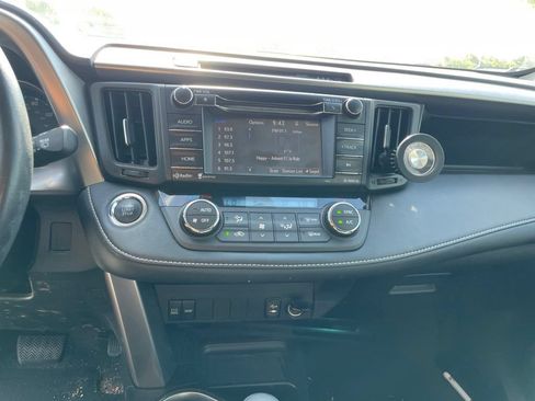 Used 2018 Toyota RAV4 XLE FWD image 11