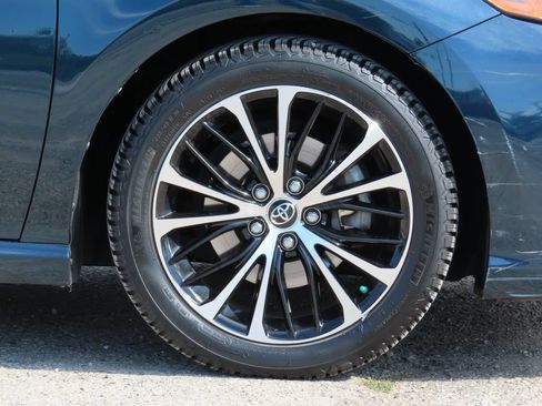 Used 2018 Toyota Camry SE w/ Moonroof Package FWD image 12