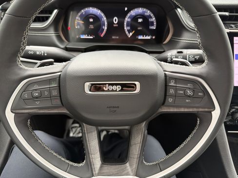 Used 2025 Jeep Grand Cherokee L Limited w/ Trailer Tow Package AWD/4WD image 18