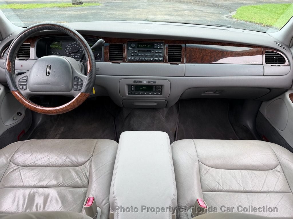Used 1999 Lincoln Town Car Signature RWD image 35