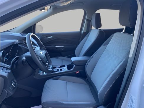 Certified 2019 Ford Escape SE image 9