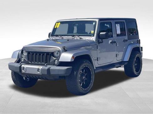 Used 2018 Jeep Wrangler Unlimited Sahara AWD/4WD image 8