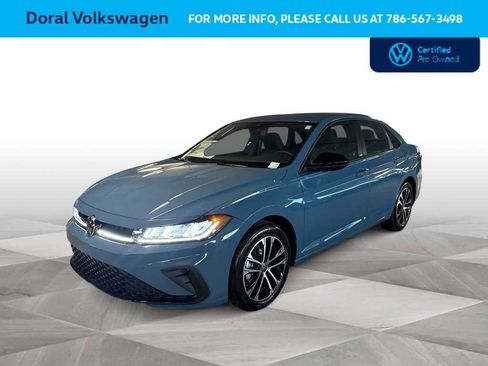 Used 2025 Volkswagen Jetta Sport image 1