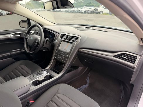 Used 2019 Ford Fusion SE FWD image 21