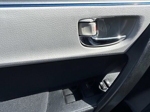 Used 2014 Toyota Corolla LE image 25