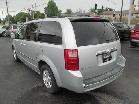 Used 2010 Dodge Grand Caravan SXT FWD image 3