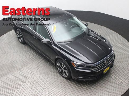Used 2022 Volkswagen Passat 2.0T SE image 3