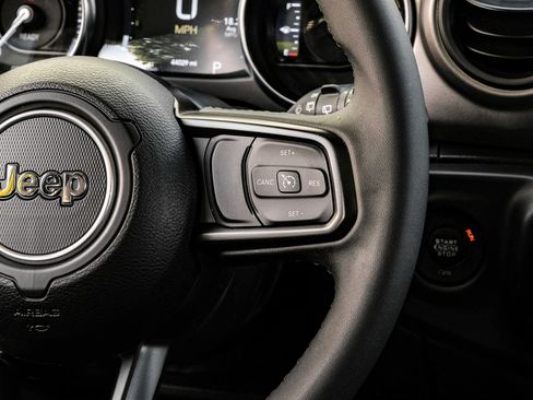 Used 2023 Jeep Wrangler Unlimited image 18