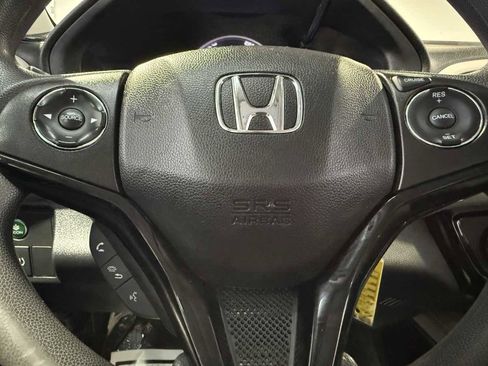 Used 2019 Honda HR-V LX image 9