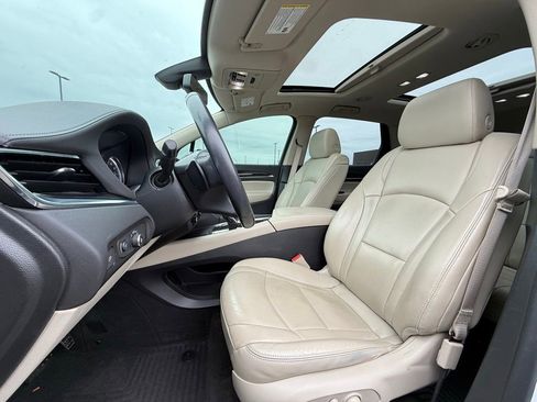 Used 2019 Buick Enclave Essence FWD image 22