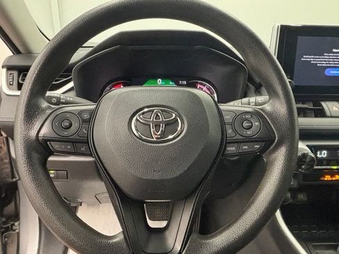 Used 2025 Toyota RAV4 XLE AWD/4WD image 20