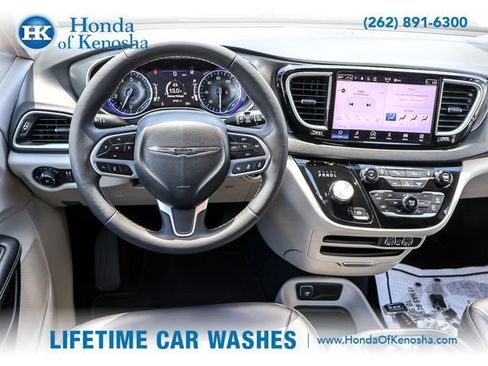 Used 2024 Chrysler Pacifica Touring-L FWD image 13