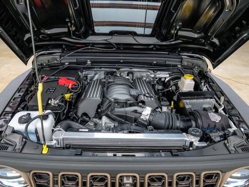 Used 2025 Jeep Gladiator Rubicon w/ Safety Group image 7