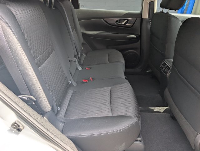 Used 2018 Nissan Rogue SV AWD/4WD image 12