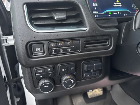 Used 2024 Chevrolet Suburban Z71 w/ Luxury Package image 22