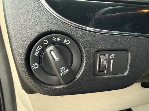 Used 2019 Dodge Grand Caravan SXT image 21