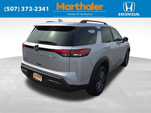 Used 2025 Nissan Pathfinder SV FWD image 5