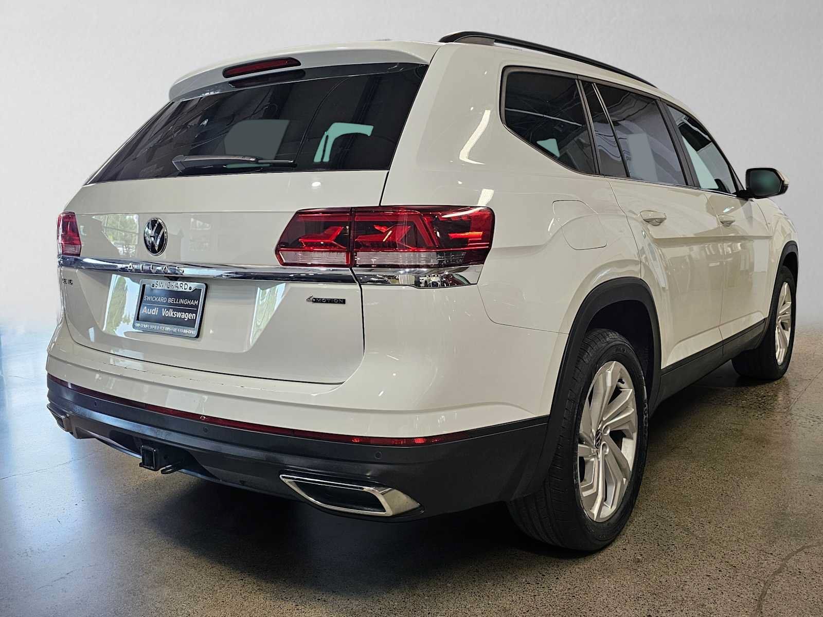 Used 2023 Volkswagen Atlas SE w/ Panoramic Sunroof Package AWD/4WD image 3