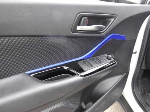 Used 2021 Toyota C-HR XLE FWD image 11