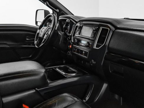 Used 2019 Nissan Titan SL w/ Midnight Edition image 22