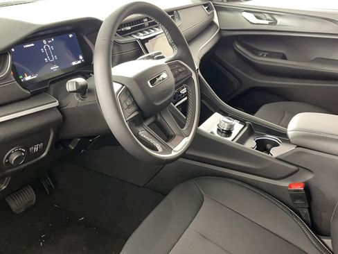 New 2025 Jeep Grand Cherokee L Laredo image 11